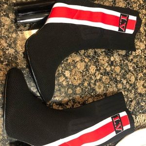 LV SILHOUETTE ANKLE BOOT